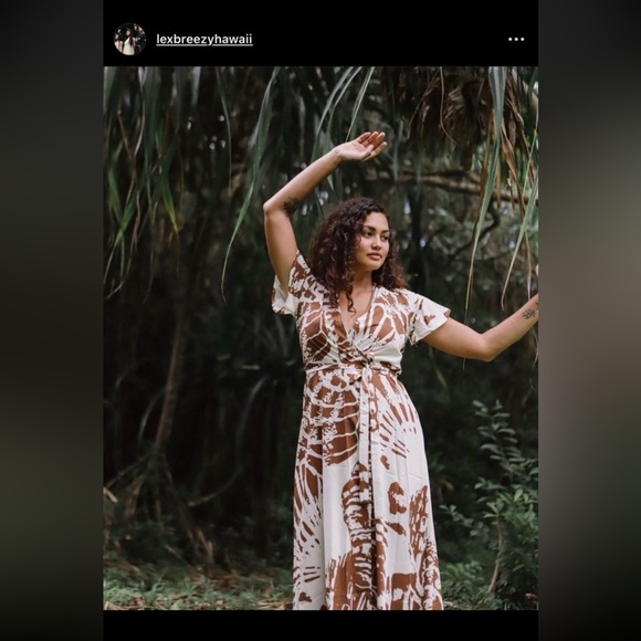 ❌❌❌. SOLD LPH ❌❌❌Lexbreezy Hawaii 🌺 Waimea Wrap Dress NWT - Picture 2 of 14